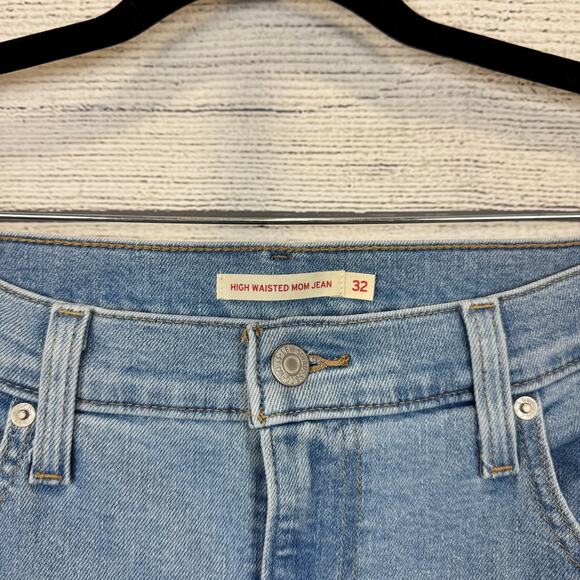 Levi's Women's High Waisted Medium Wash Mom Jeans Size 32 - Picture 3 of 8